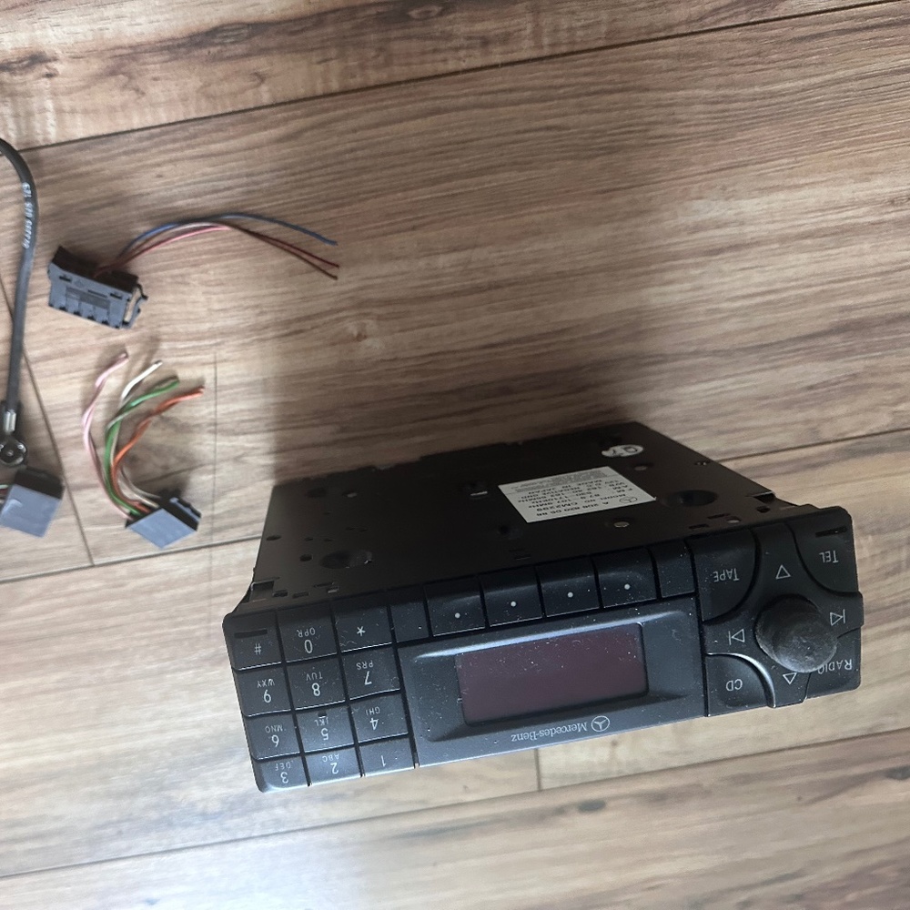 MERCEDES R129 RADIO - MODEL CM2299